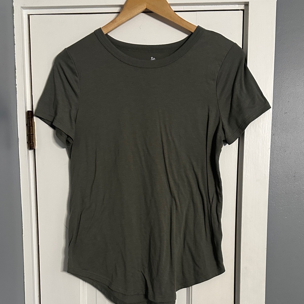 SO Olive Green Short Sleeve Crewneck Tee Soft Curved Hem Basic T-Shirt